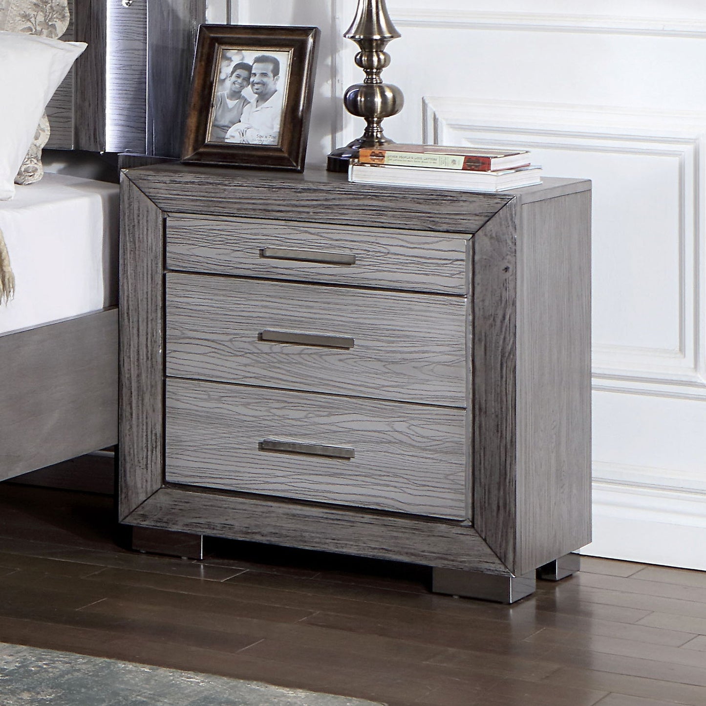 Raiden - Nightstand With USB - Gray